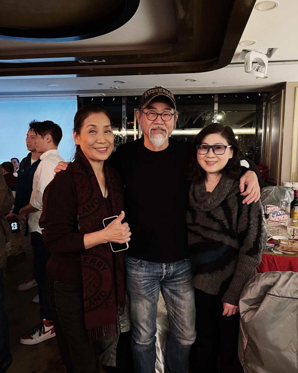 楊盼盼近日分享多張動作演員公會聚會照片，元華與太太罕有露面。