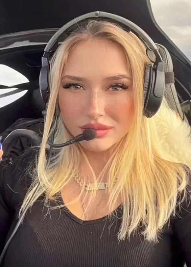 土耳其22歲女子薩格蘭姆，網上發佈乘坐小型飛機的照片。