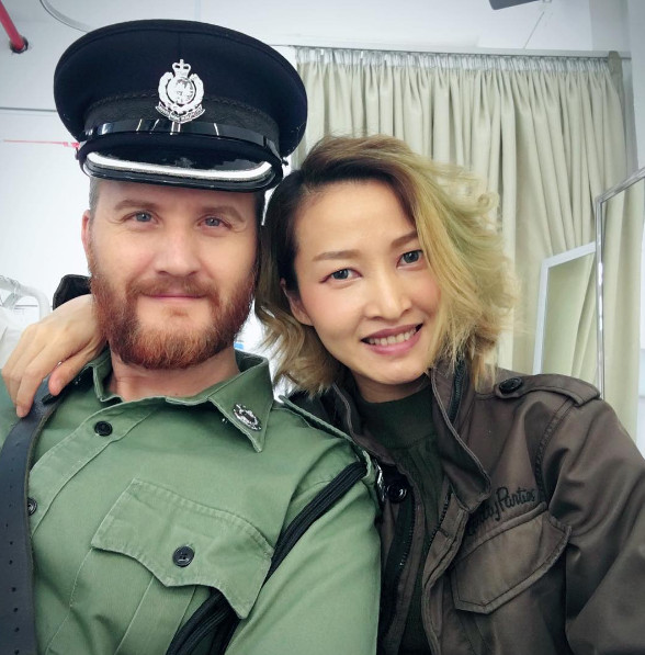 女友是拍拖超過三年的化妝師Celia。