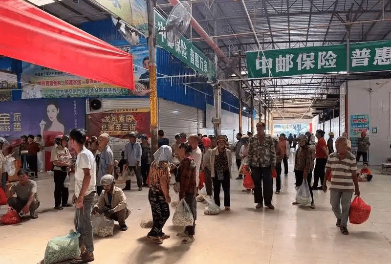 花農正等待報價。央視中國之聲