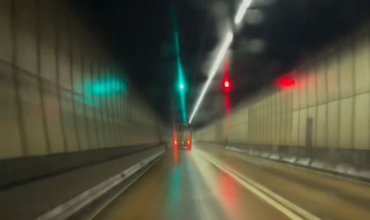 貨車在香港仔隧道管道內左線行駛。Threads@hodges716影片截圖
