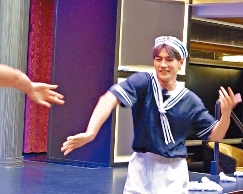 ■明知舞功不及专业舞蹈员，所以Jeffrey出奇招取胜。