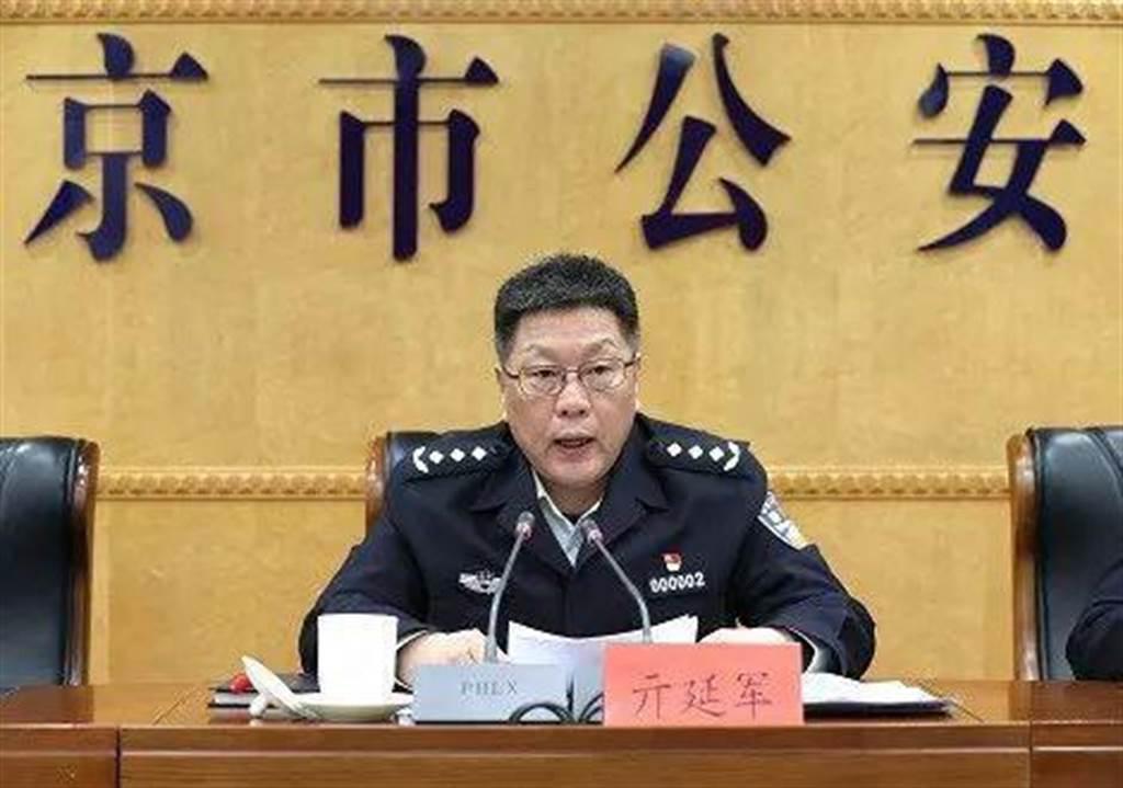 公安部分管日常工作的副部長亓延軍表示，今年首7個月刑事案件立案數字按年下降30.1%。