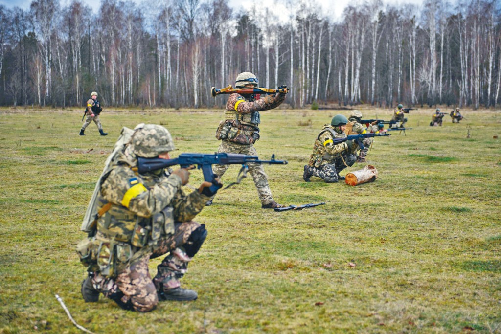 烏兵上周在與白俄羅斯接壤的邊境接受軍訓。