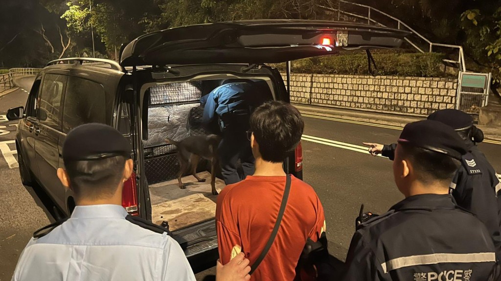 西貢貨Van藏57萬元大麻製品及「毒郵票」 35歲男司機被捕。警方圖片