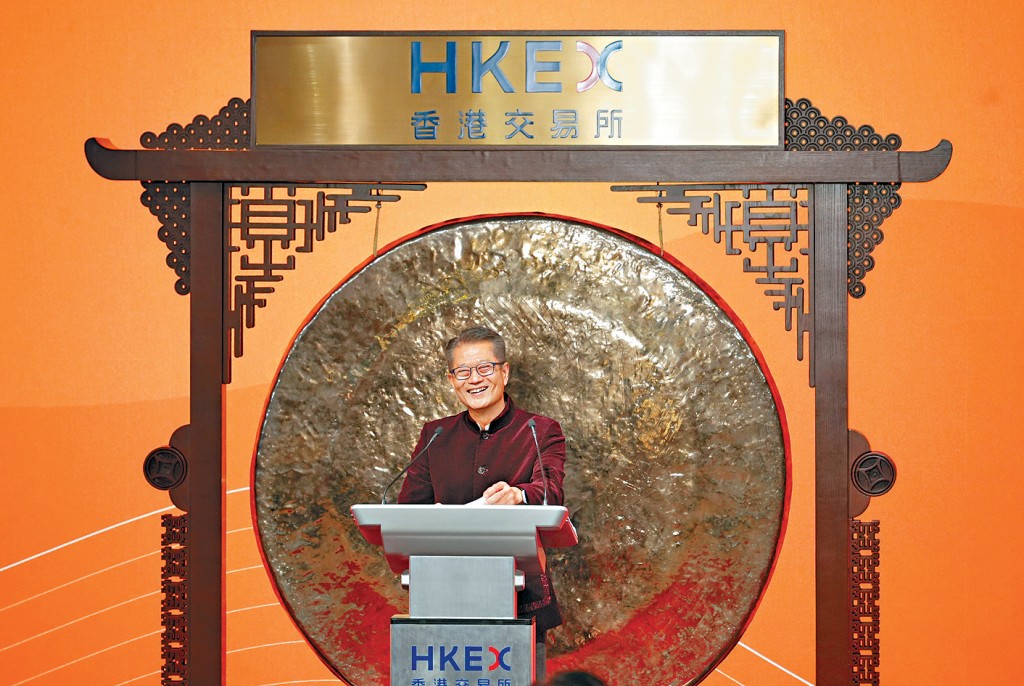 陳茂波對龍年審慎樂觀，又提及股市或者有些少龍年效應，最重要是與業界「諗多啲計」。
