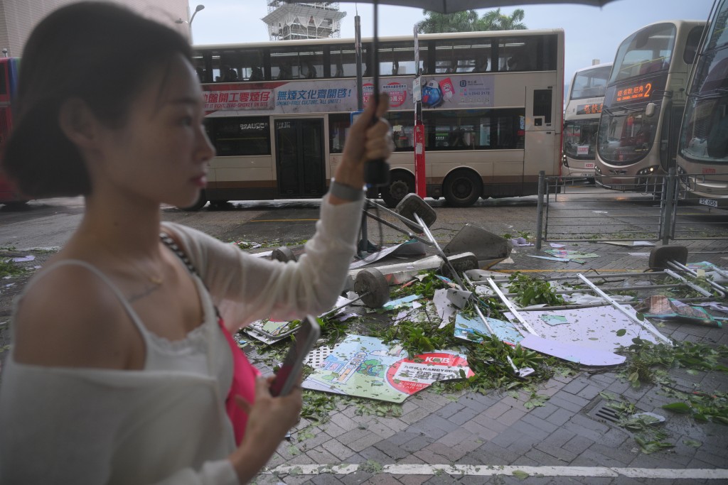 由於厄爾尼諾下颱風路徑更偏向北而更多吹向華東、台灣、日本一帶，進入南海的相對數量更少。