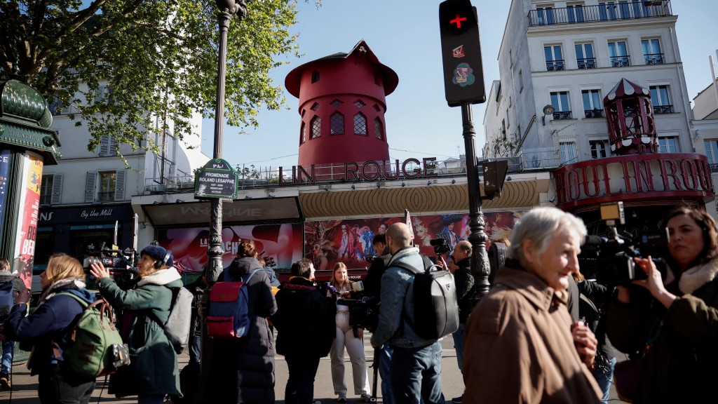 巴黎奥运倒数 逾百年地标红磨坊风车叶片离奇掉落