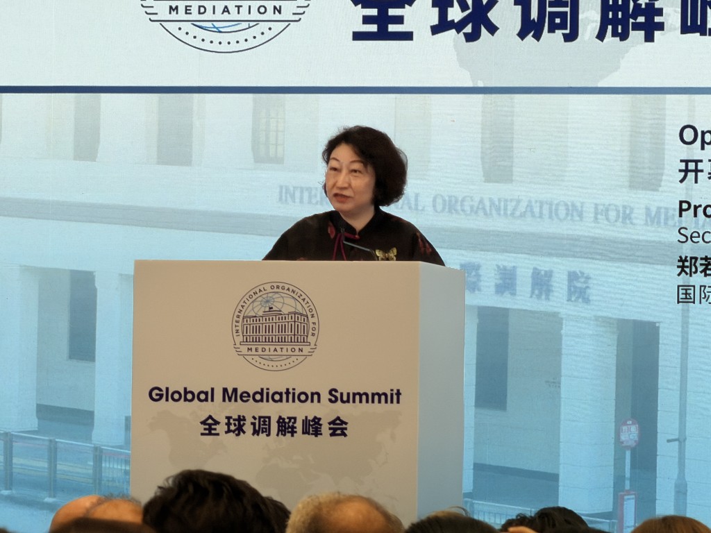 國際調解院秘書長鄭若驊致辭。郭詠欣攝 國際調解院秘書長鄭若驊致辭。郭詠欣攝