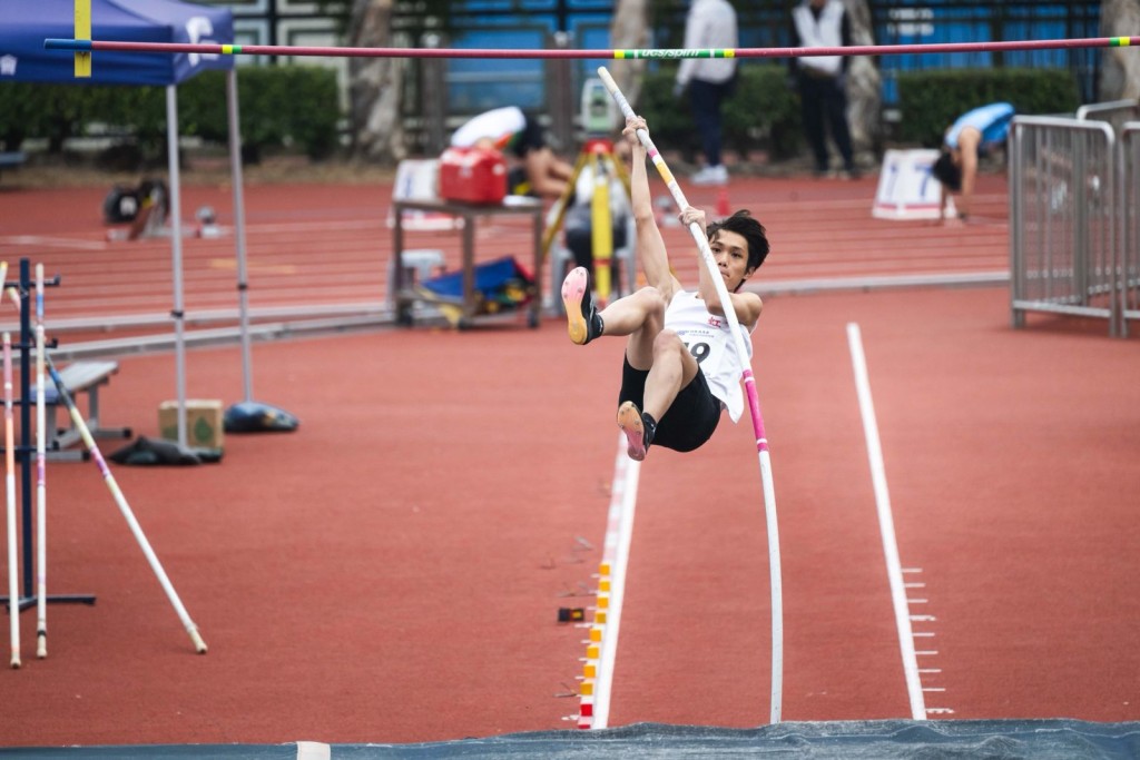 刷新U18男子撑竿跳的陈子辉。香港田总图