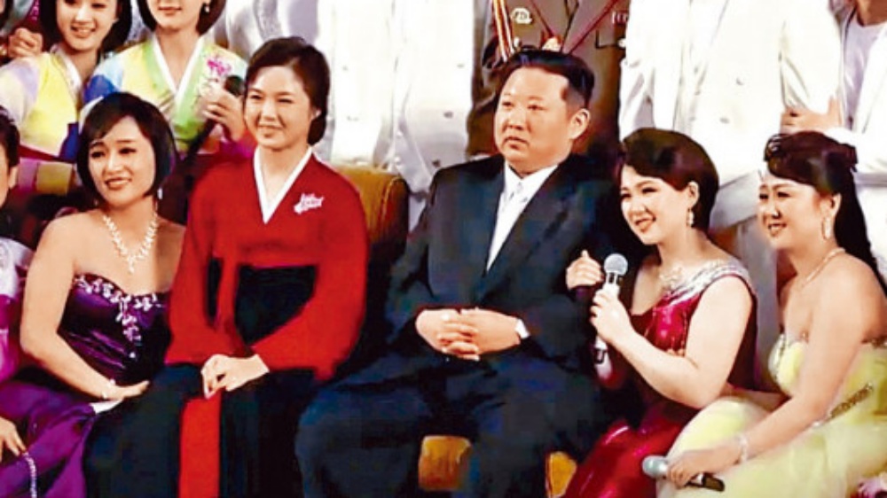 金正恩日前觀賞賀新春節目。