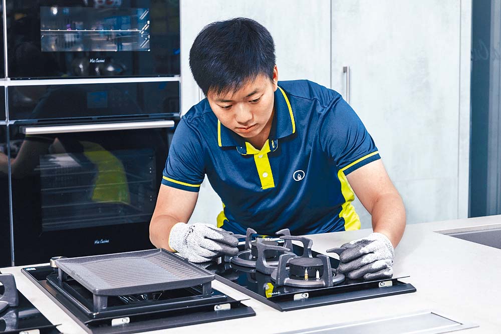 「六星級客戶服務」讓客戶感受專業高效，體貼周到的服務。