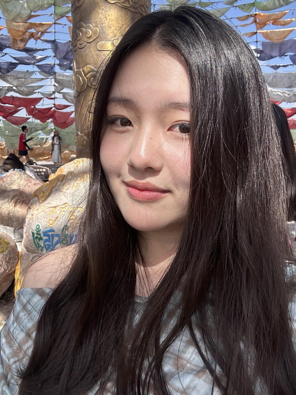 重慶女大學生因外貌神似已故的大S，在網上爆紅。抖音@依古比古