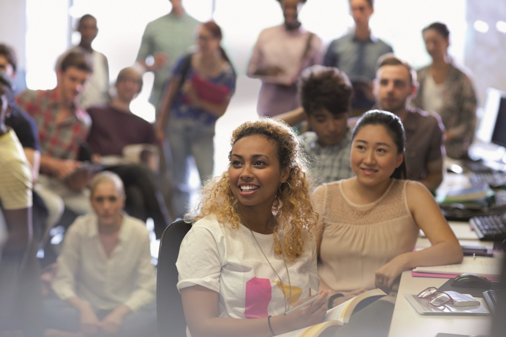 學生畢業後可留在當地一年至年半找工作。