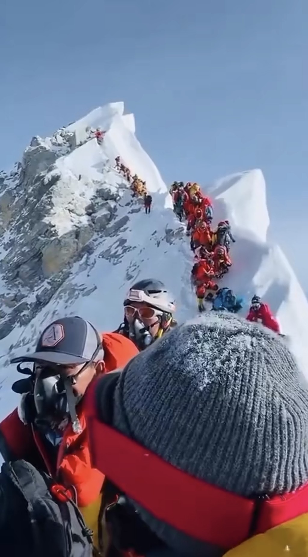 珠峰東坡營地近千人因暴雪被困。抖音@羔羊旅行