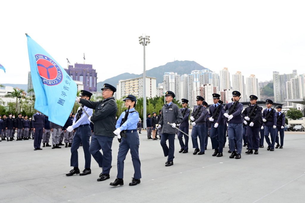 香港航空青年团行动部举行周年会操。