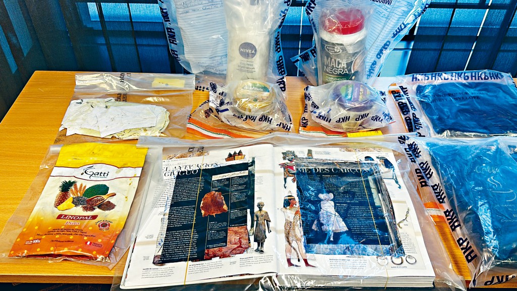 被捕港女行李箱內的書本及個人護理用品等物品均含有可卡因成分。