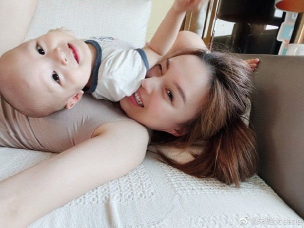 朱璇現全職湊仔。