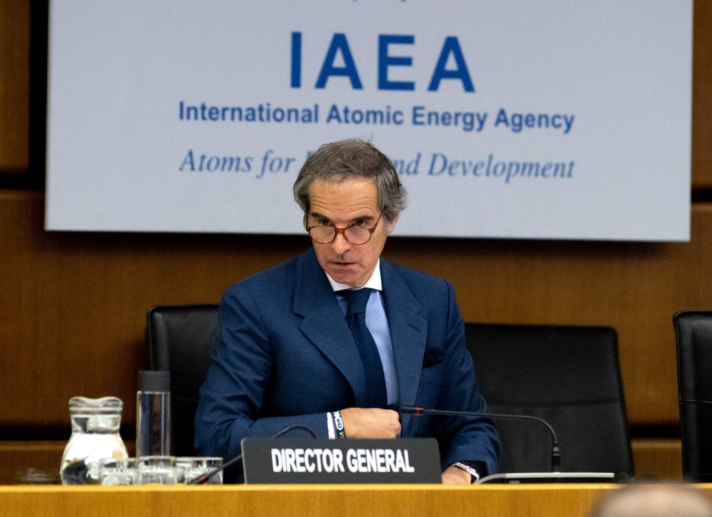 國際原子能機構（IAEA）總幹事格羅西警告，伊朗核電站若遇襲，恐引發嚴重後果。法新社