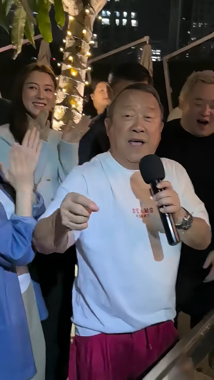 曾志偉媳婦王敏奕都有出席。 曾志偉媳婦王敏奕都有出席。