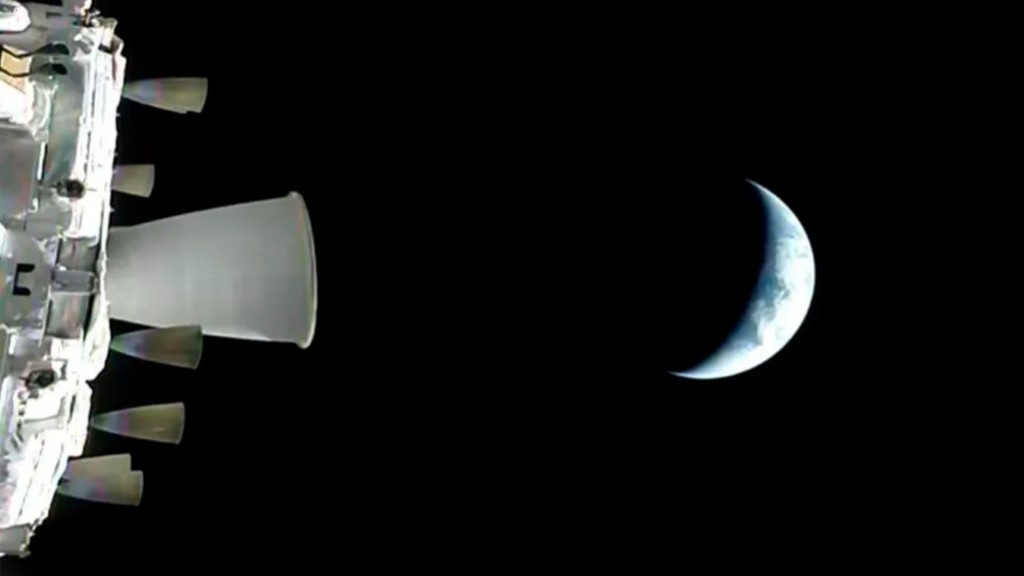 阿提米丝2号传回的地球照片。 美联社