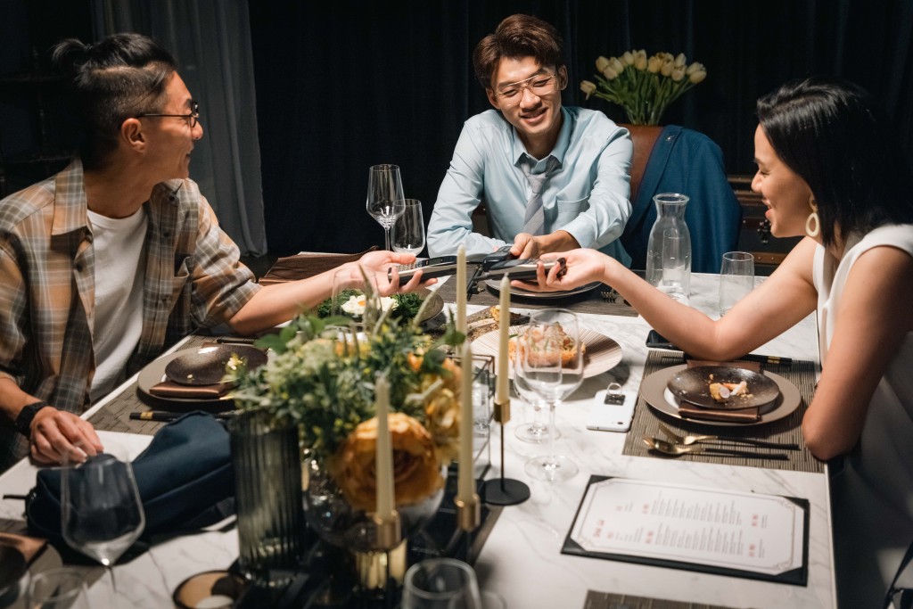 Endy跟韋羅莎和陳湛文同樣40歲出頭又已為人父母，所以話題特別多。