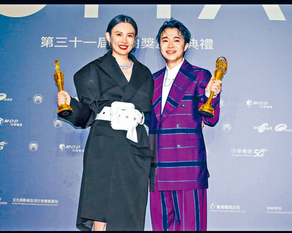 吳青峰、魏如萱雙雙奪得金曲獎最佳男女歌手，致謝時均感觸落淚。