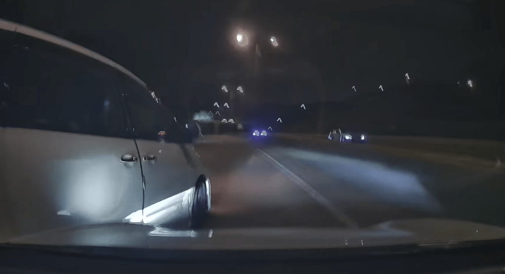 當駛至近丹桂村對開時，一輛豐田「大霸王」七人車從中線駛至，懷疑為了閃避前方另一輛切線車輛而突然向右猛扭軚，直接撞擊片主的私家車。