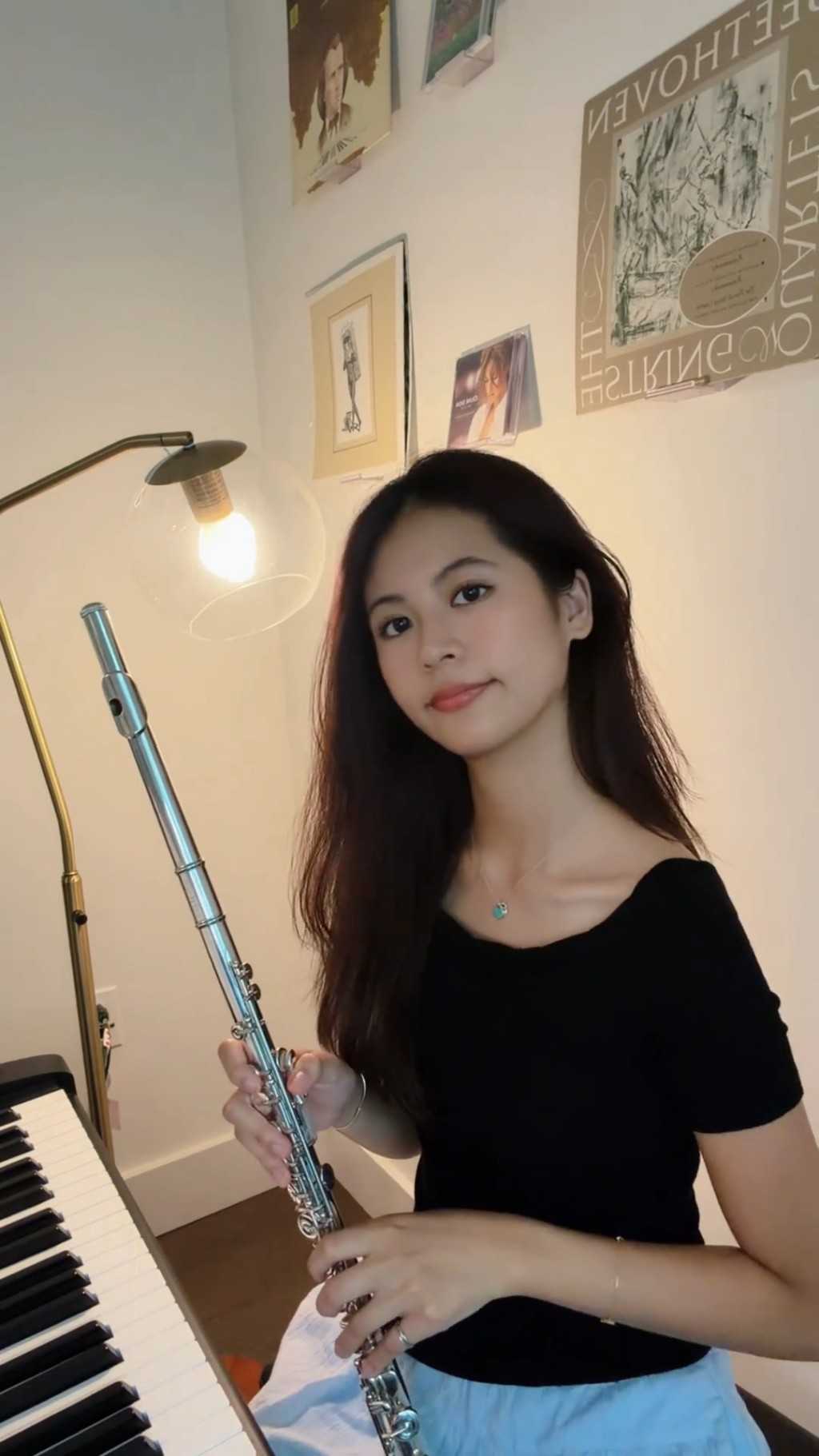 劉蒔在鏡頭前以流利英語大方分享生活點滴。