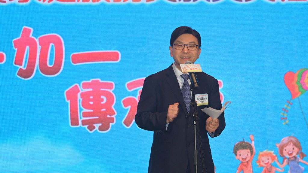 勞福局局長孫玉菡表揚寄養家庭對兒童的關懷付出和非凡貢獻，同時鼓勵更多有心人加入寄養服務。政府新聞處