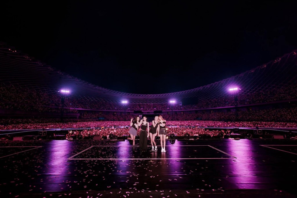 BLACKPINK曼谷騷如期舉行，籲到場粉絲身穿黑色衣服悼念泰國王太后詩麗吉。