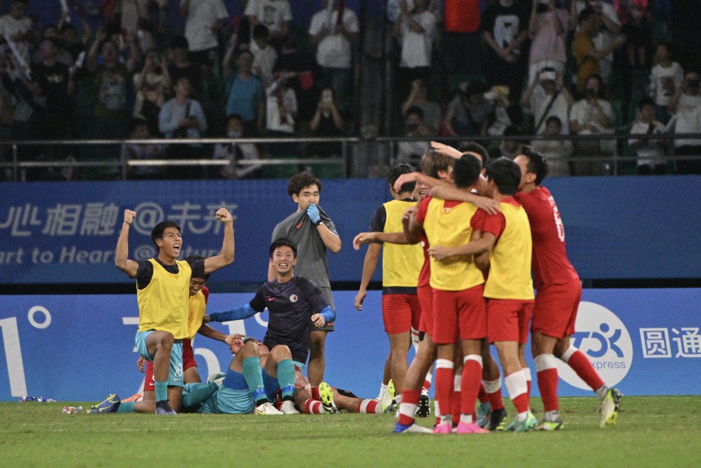 杭州亞運足球賽8強，U23港隊1:0贏伊朗。 陳極彰杭州傳真