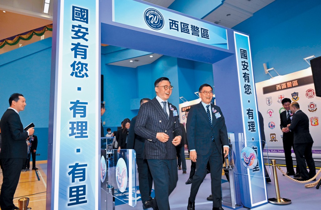 律政司副司長張國鈞(左)出席主禮稱國家安全不是紙上談兵的道理。