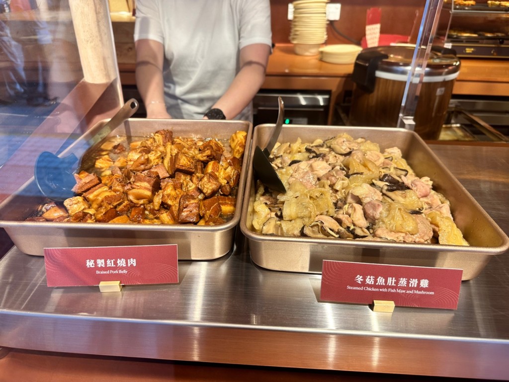 君蘭麵包廠推出兩餸飯和三餸飯。黃鈺鈞攝