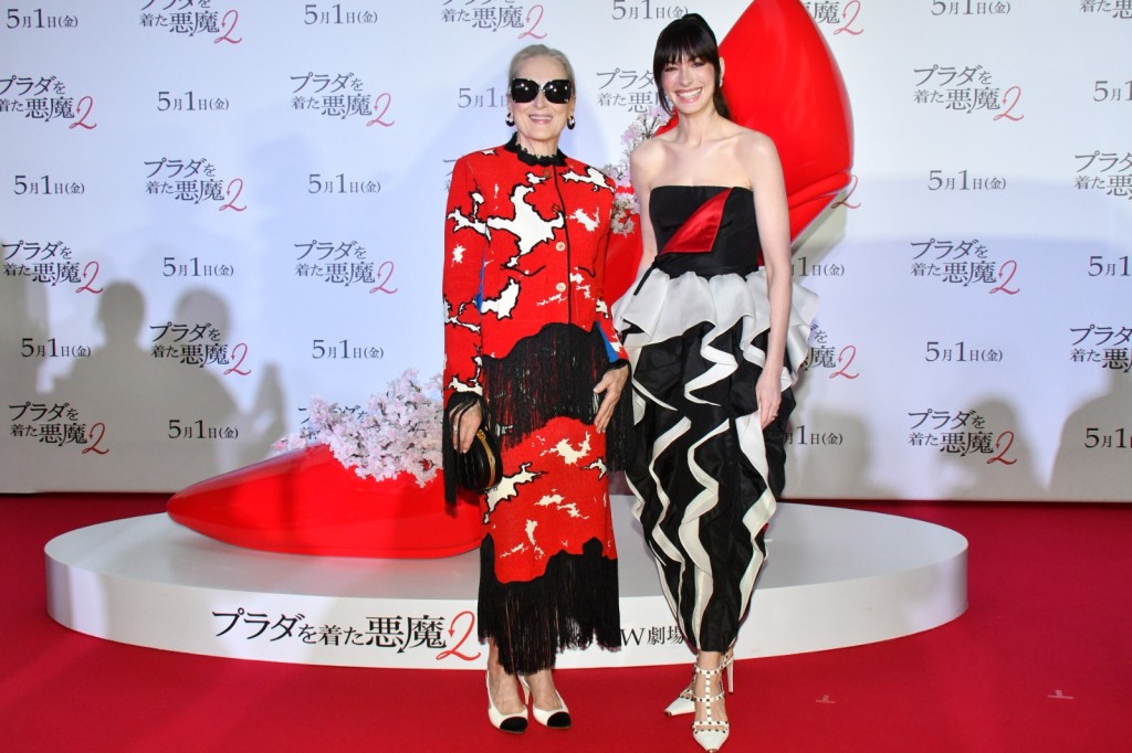 《穿PRADA的惡魔2》梅麗史翠普、安妮夏菲維現身東京六本木,出席粉絲見面活動。 《穿PRADA的惡魔2》梅麗史翠普、安妮夏菲維現身東京六本木,出席粉絲見面活動。