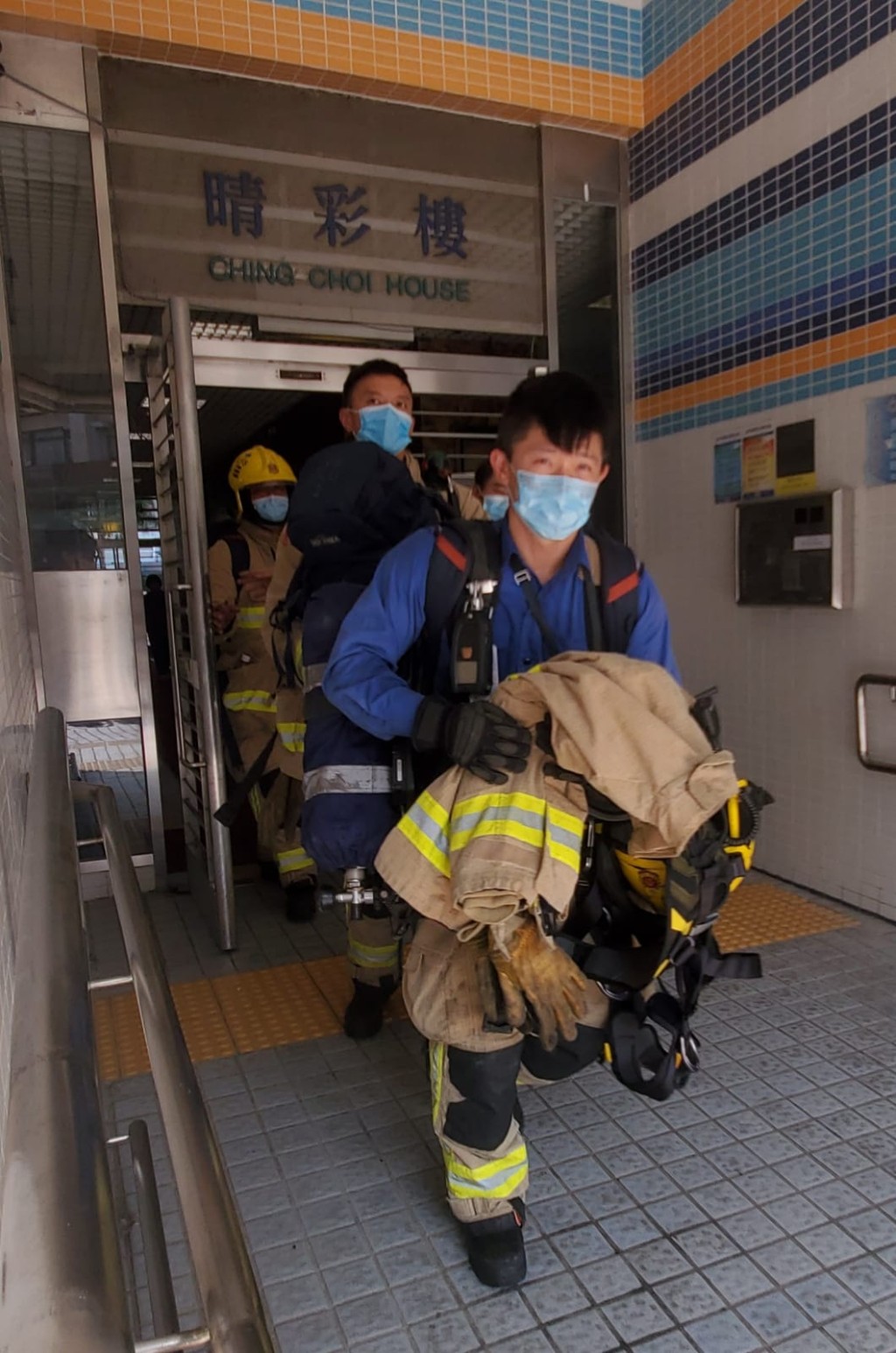消防收隊離開。林思明攝
