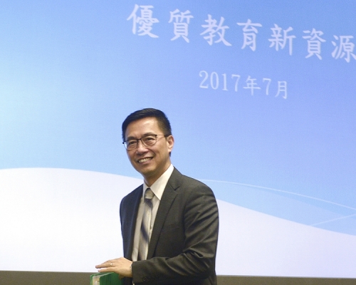 教育局局長楊潤雄昨日出席記者會解釋新資源。資料圖片