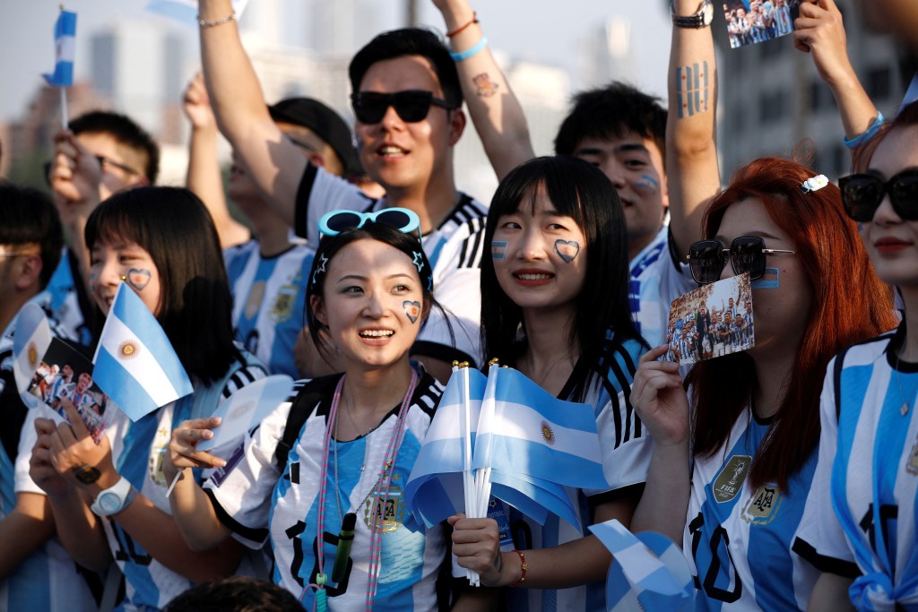 阿根廷昨日在北京工人體育館跟澳洲友賽，令全國球迷瘋狂。路透社