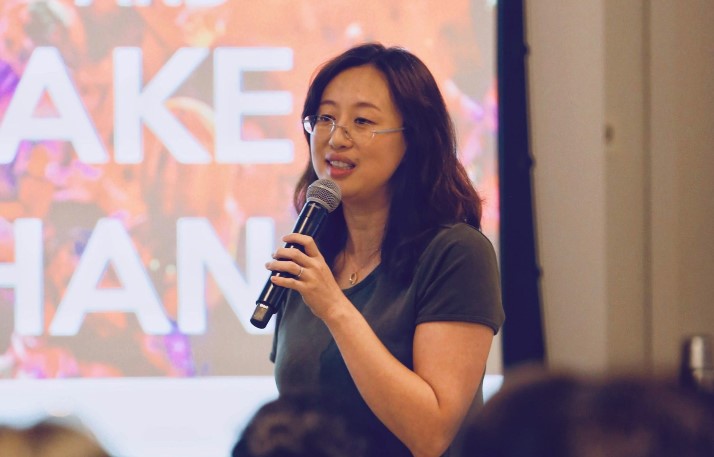 Lei Yang是目前硅谷科技圈中职位最高的华人女高管之一。她曾在Google工作七年，后分别在Quora和Twitter担任技术部门副总裁。