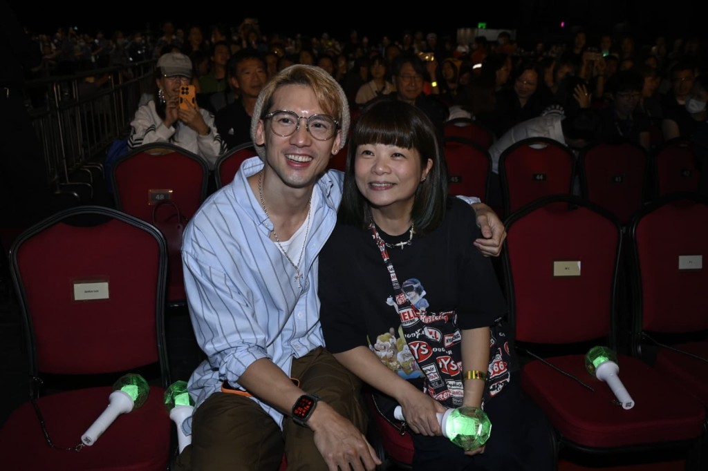 小儀、關智斌入場欣賞。 小儀、關智斌入場欣賞。