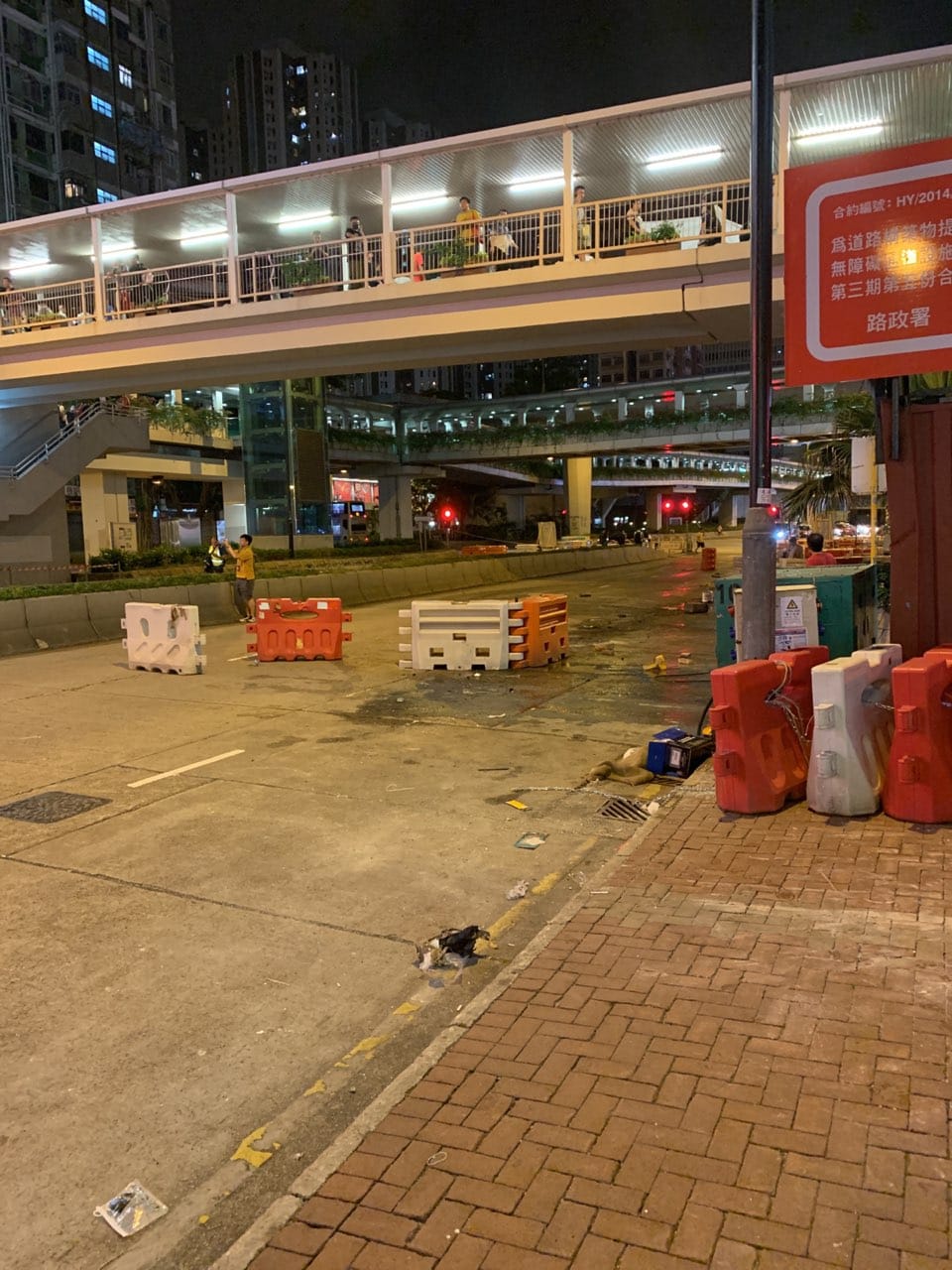 荃灣示威者堵塞青山公路。網上圖片