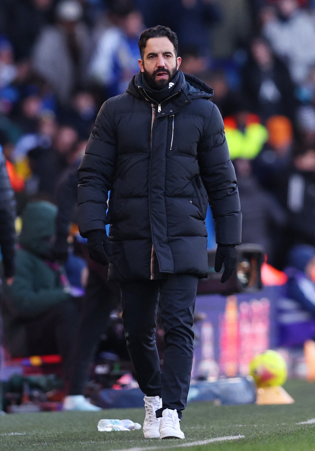 艾摩廉步馬列斯卡同紐奴後麈。路透社