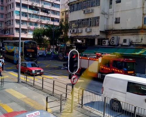 消防初步相信火警因電線短路引致，並無可疑。 ‎香港交通突發報料區/網民譚棕澤圖