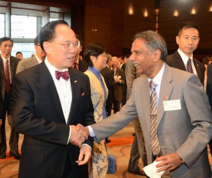 Syed Jamil Raghbi與前特首曾蔭權合照。 Syed Jamil Raghbi fb圖 