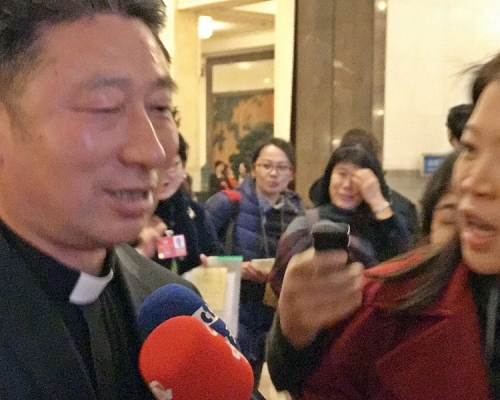 天主教愛國會副主席雷世銀(左)。張言天攝