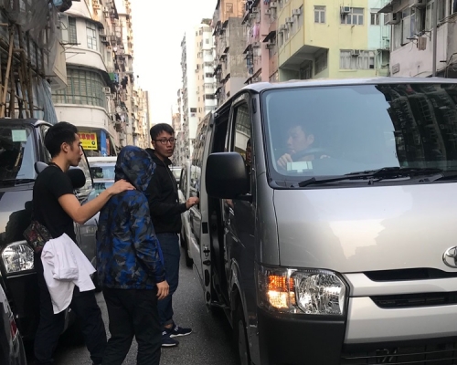 行動中的被捕人士。