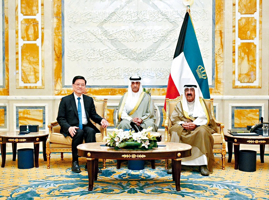 李家超與科威特埃米爾（國家元首）Meshal Al-Ahmad Al-Jaber Al-Sabah（右）會面。