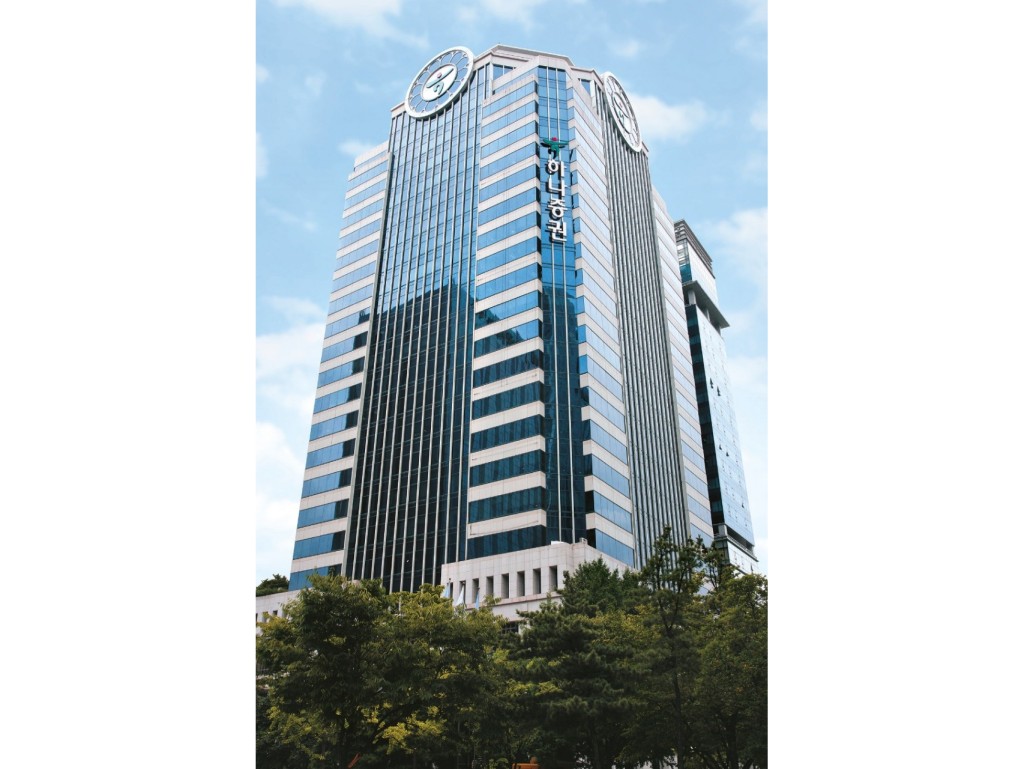 截至2024年12月31日,韓亞證券管理約1,500個非居民外國賬戶,資產總值達2.1兆韓元(約1,630億港元)。(資料來源︰서울경제 https://www.sedaily.com/NewsView/2GRD7BX0GX) 截至2024年12月31日,韓亞證券管理約1,500個非居民外國賬戶,資產總值達2.1兆韓元(約1,630億港元)。(資料來源︰서울경제 https://www.sedaily.com/NewsView/2GRD7BX0GX)