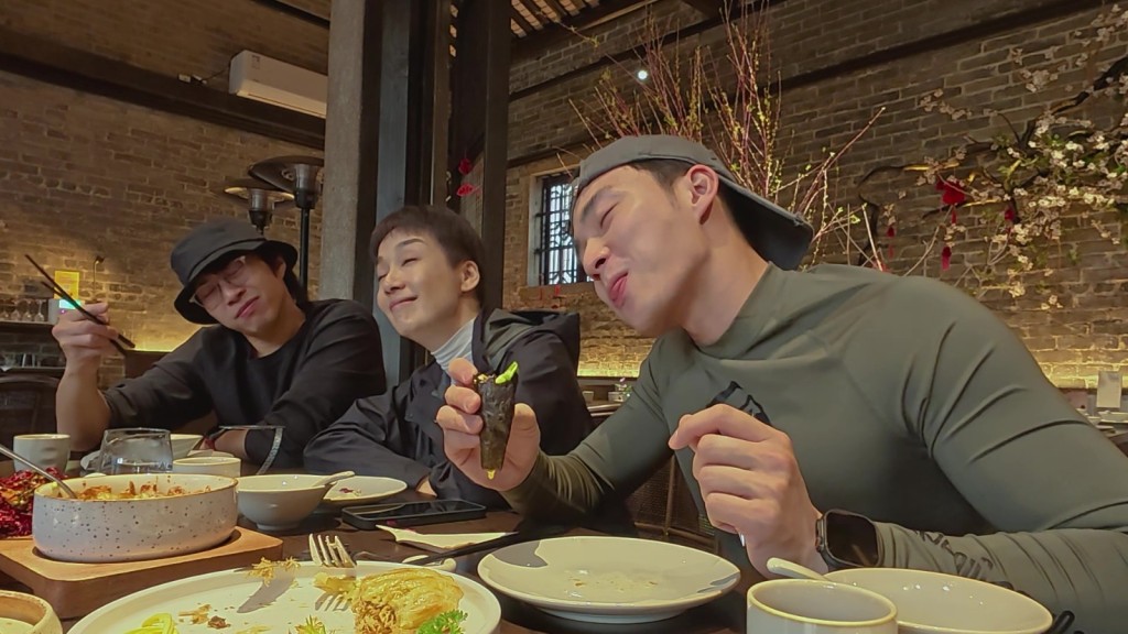 齋睇表情都感受到試伏過程高潮迭起。