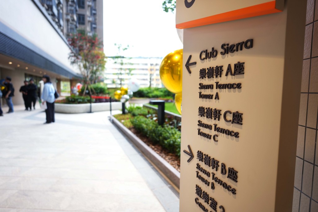 房協首次為資助出售房屋項目業主提供「交付三寶」。